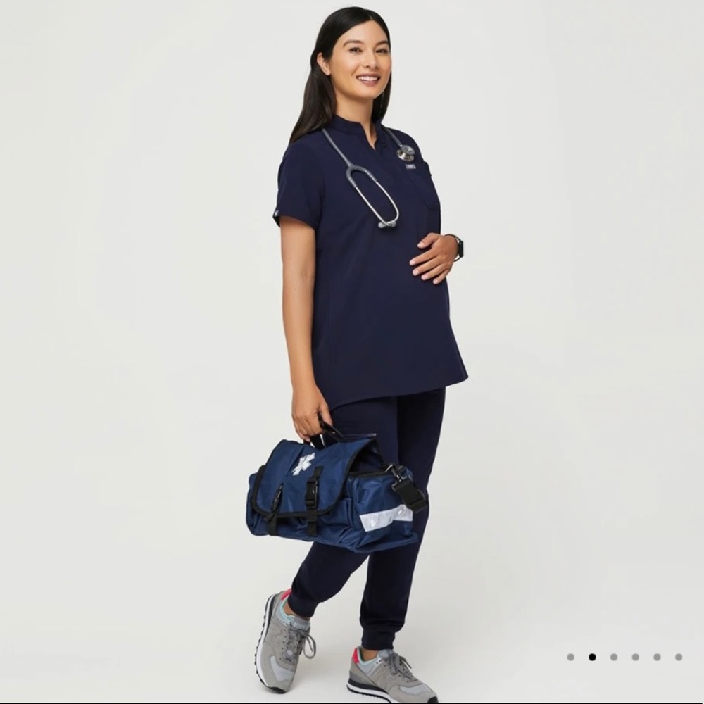 ISO SMALL FIGS MATERNITY SCRUBS